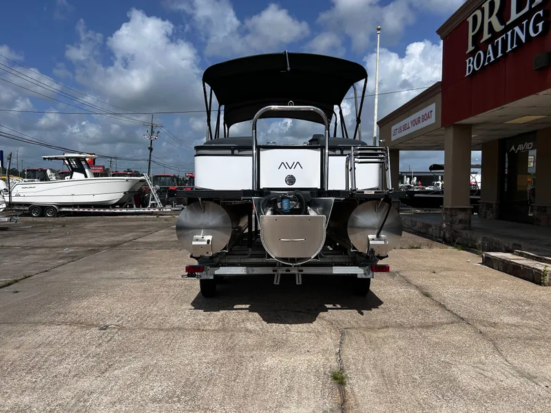 Slide: The Image of Avalon LSZ Quad Lounge - 23' 2025 - 9