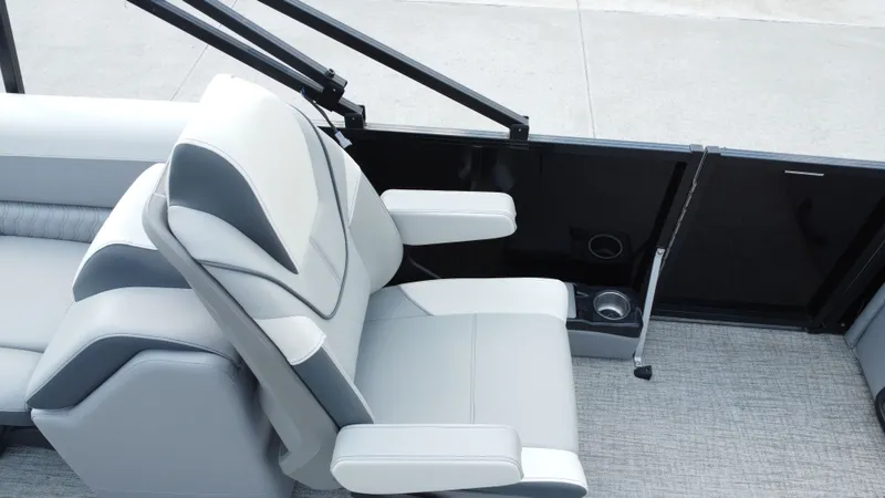 Slide: The Image of Avalon LSZ Quad Lounge - 23' 2025 - 30