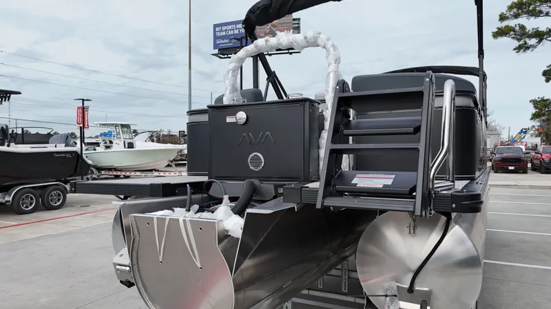 Slide: The Image of Avalon LSZ Quad Lounge - 25' 2025 - 16