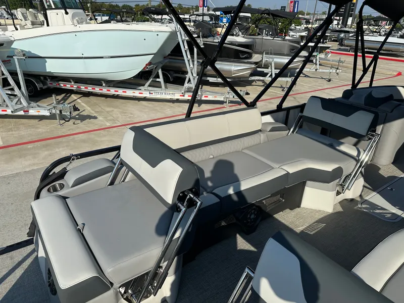 Slide: The Image of Avalon LSZ Quad Lounge Shift - 23' 2025 - 30