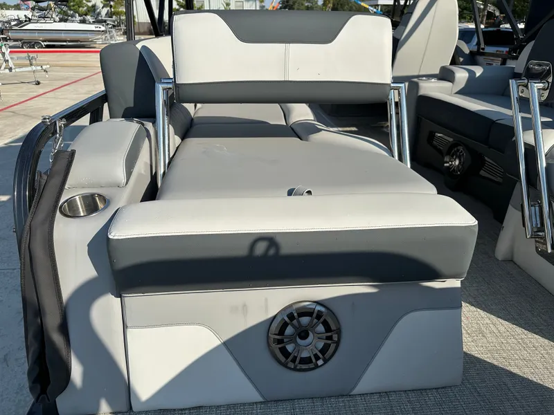 Slide: The Image of Avalon LSZ Quad Lounge Shift - 23' 2025 - 32