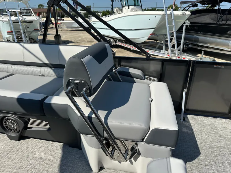 Slide: The Image of Avalon LSZ Quad Lounge Shift - 23' 2025 - 25