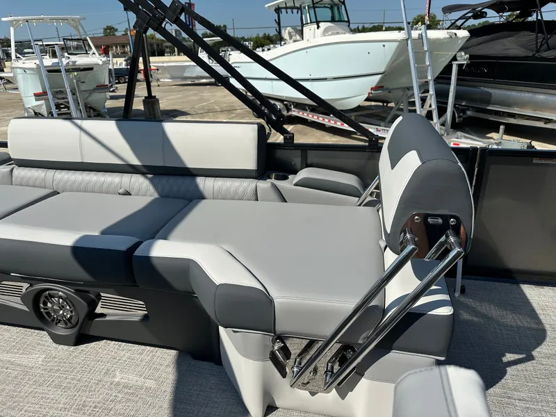 Slide: The Image of Avalon LSZ Quad Lounge Shift - 23' 2025 - 26