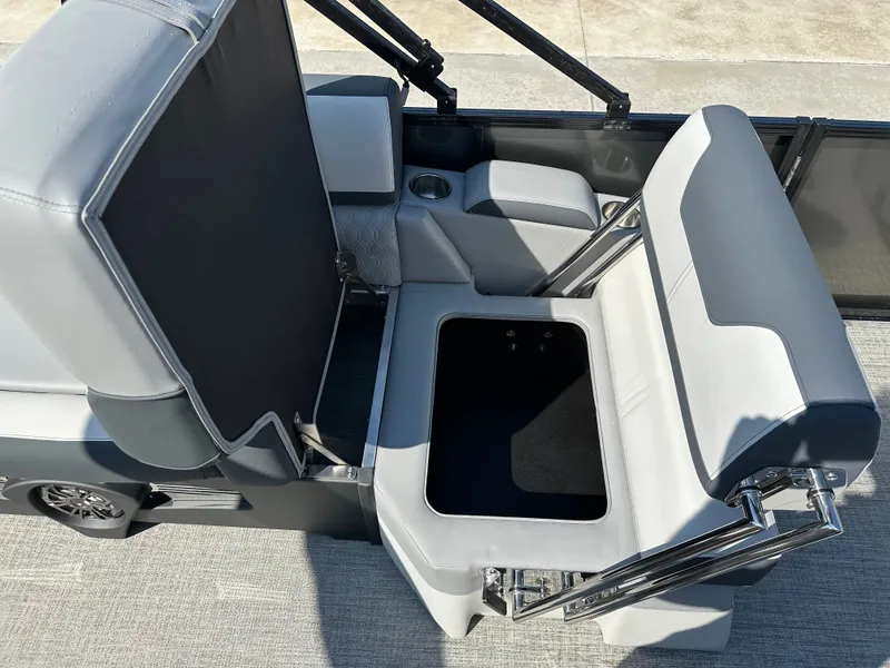 Slide: The Image of Avalon LSZ Quad Lounge Shift - 23' 2025 - 32