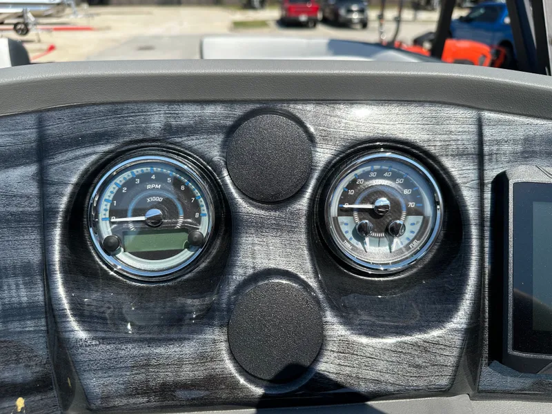 Slide: The Image of Avalon LSZ Quad Lounge Shift - 23' 2025 - 23