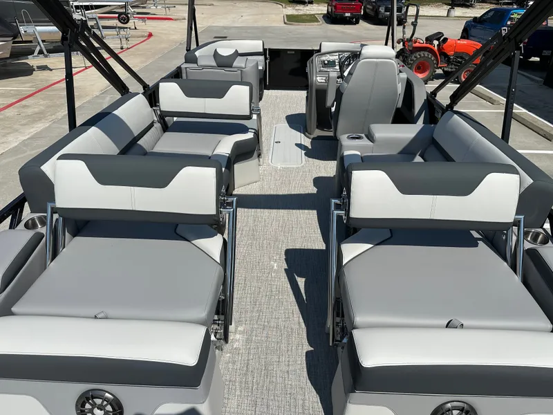 Slide: The Image of Avalon LSZ Quad Lounge Shift - 23' 2025 - 34