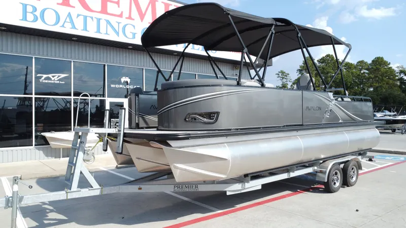 Slide: The Image of Avalon LSZ Versatile Rear Bench - 23' 2025 - 9