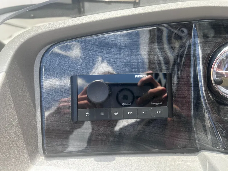 Slide: The Image of Avalon LSZ Versatile Rear Bench - 23' 2025 - 20