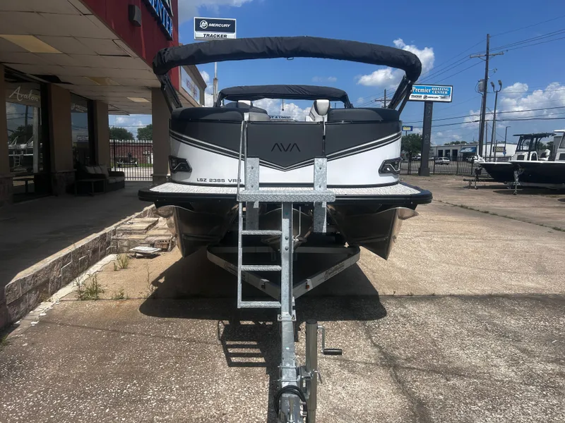 Slide: The Image of Avalon LSZ Versatile Rear Bench - 23' 2025 - 5