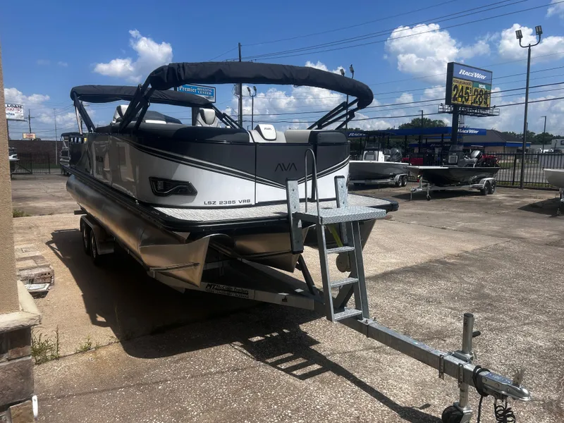 Slide: The Image of Avalon LSZ Versatile Rear Bench - 23' 2025 - 6