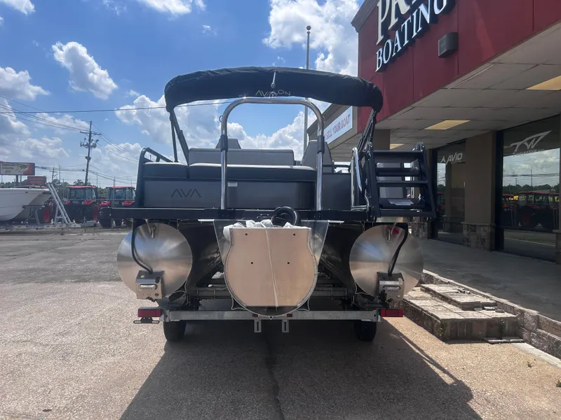 Slide: The Image of Avalon LSZ Versatile Rear Bench - 23' 2025 - 9