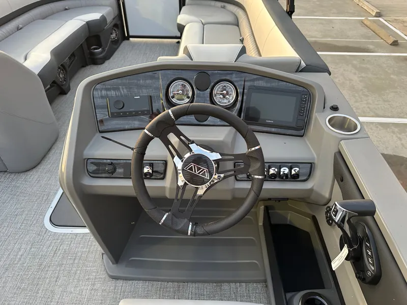 Slide: The Image of Avalon LSZ Versatile Rear Bench - 25' 2025 - 19