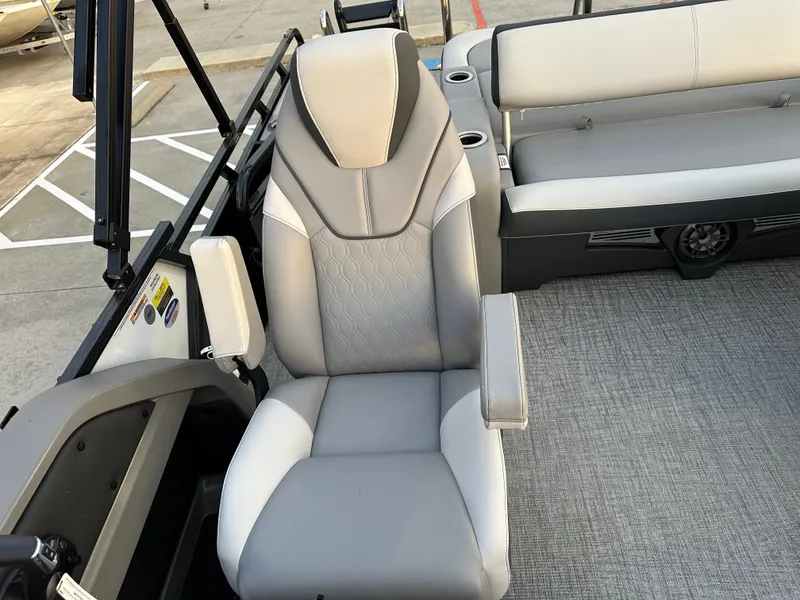 Slide: The Image of Avalon LSZ Versatile Rear Bench - 25' 2025 - 26