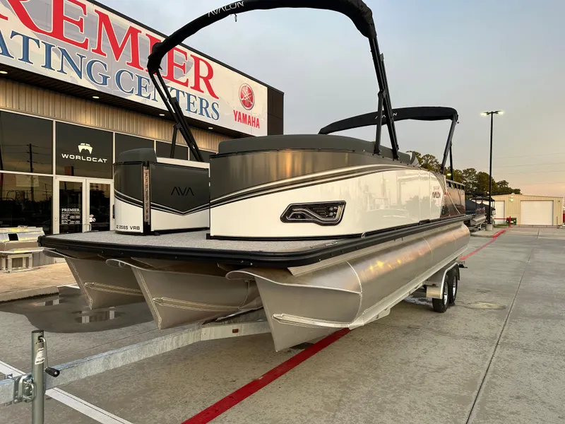 Slide: The Image of Avalon LSZ Versatile Rear Bench - 25' 2025 - 3