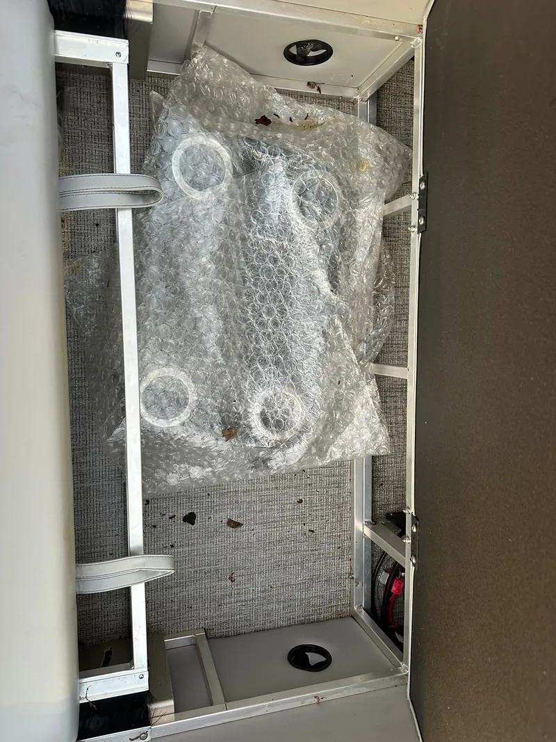 Slide: The Image of Avalon LSZ Versatile Rear Bench - 25' 2025 - 30