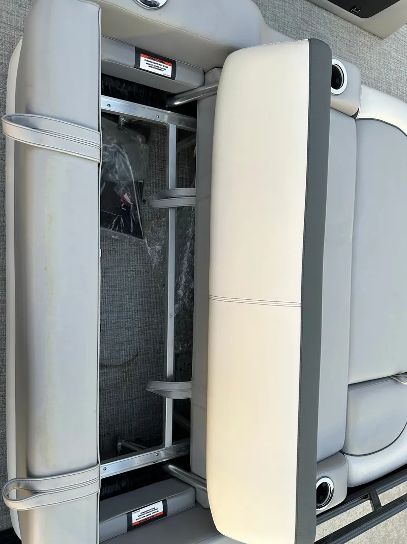 Slide: The Image of Avalon LSZ Versatile Rear Bench - 25' 2025 - 31