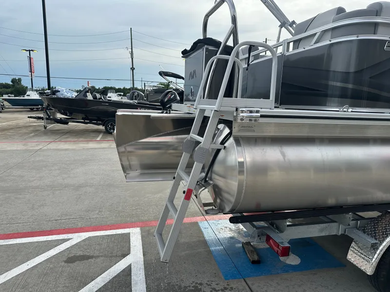 Slide: The Image of Avalon Venture Quad Lounge - 21' 2025 - 11