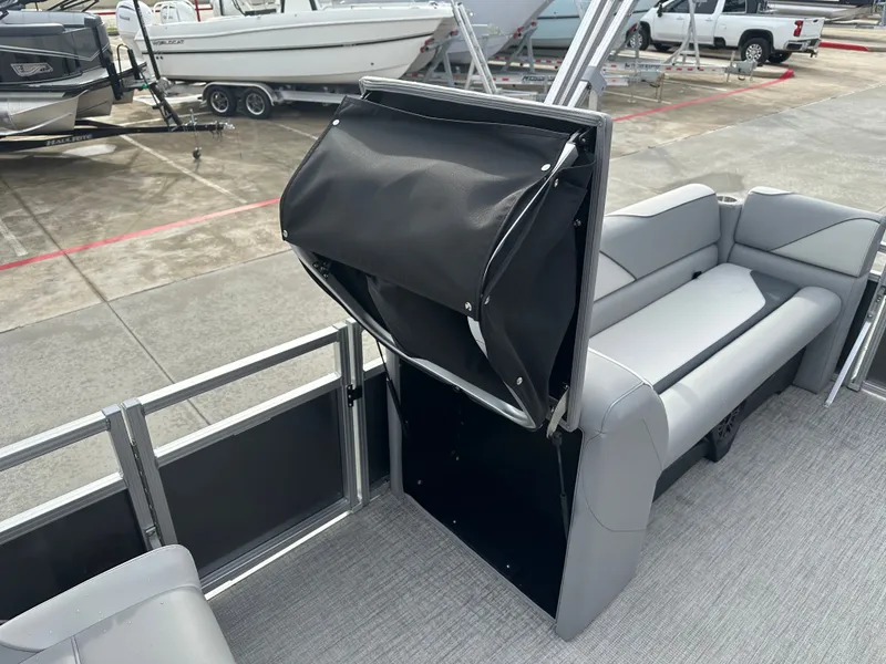 Slide: The Image of Avalon Venture Quad Lounge - 21' 2025 - 34