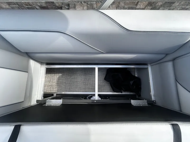 Slide: The Image of Avalon Venture Quad Lounge - 21' 2025 - 23