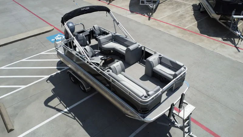 Slide: The Image of Avalon Venture Rear Fish - 21' 2026 - 13