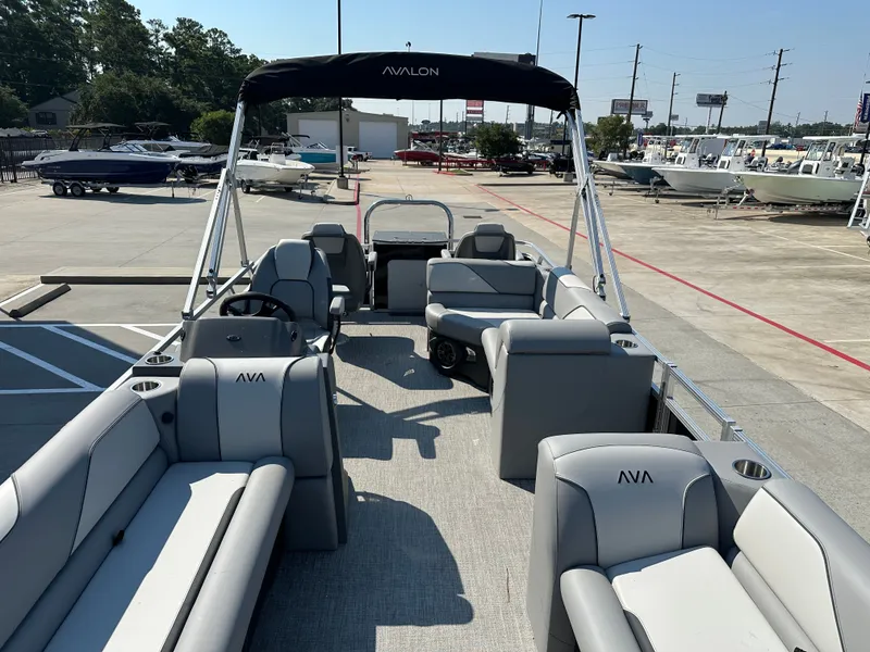 Slide: The Image of Avalon Venture Rear Fish - 21' 2025 - 12