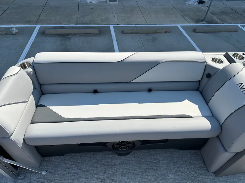 Slide: The Image of Avalon Venture Rear Fish - 21' 2025 - 16