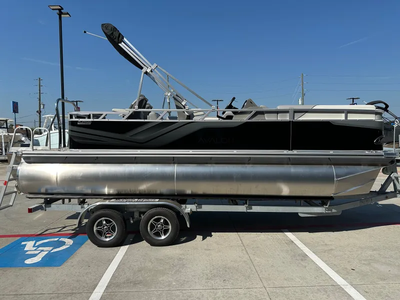 Slide: The Image of Avalon Venture Rear Fish - 21' 2025 - 7