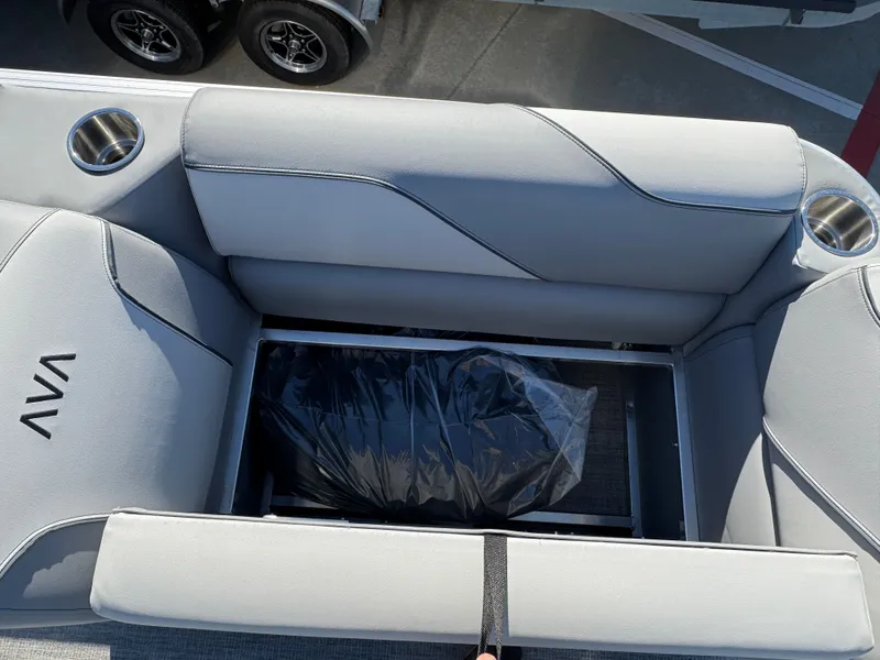 Slide: The Image of Avalon Venture Rear Fish - 21' 2025 - 20