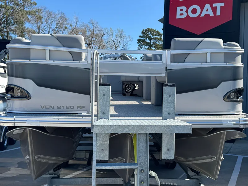 Slide: The Image of Avalon Venture Rear Fish - 21' 2025 - 5