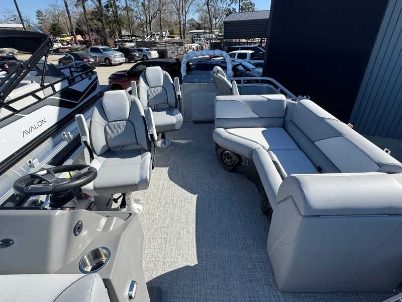 Slide: The Image of Avalon Venture Rear Fish - 21' 2025 - 8