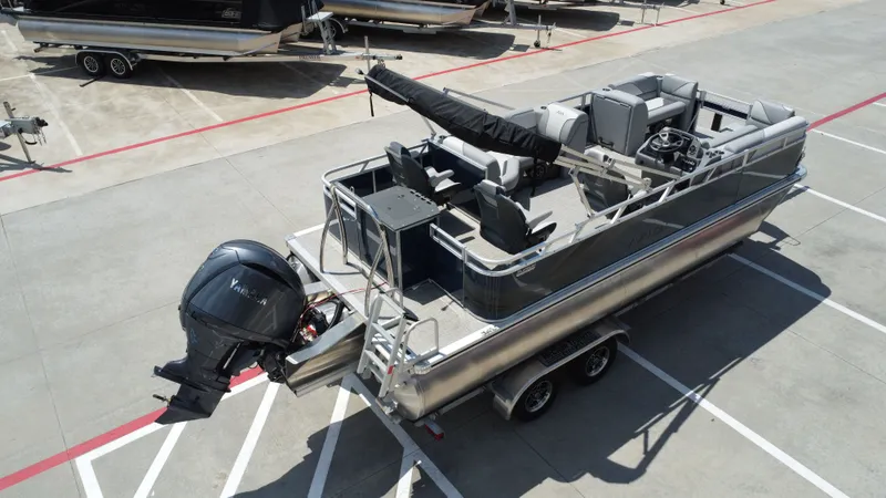 Slide: The Image of Avalon Venture Rear Fish - 21' 2026 - 11