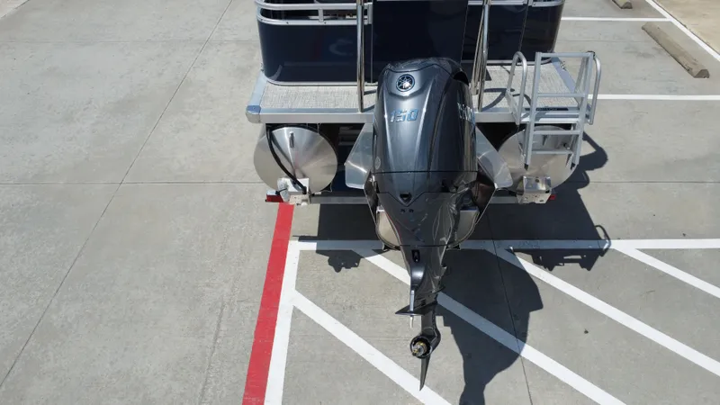 Slide: The Image of Avalon Venture Rear Fish - 21' 2026 - 23