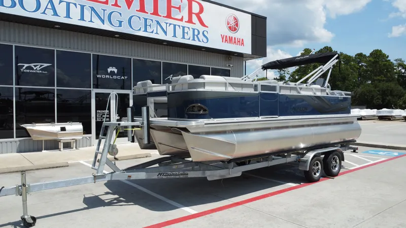 Slide: The Image of Avalon Venture Rear Fish - 21' 2026 - 5