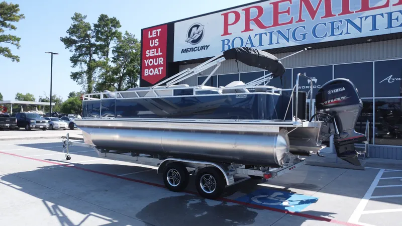 Slide: The Image of Avalon Venture 85 Rear Fish - 21' 2025 - 3