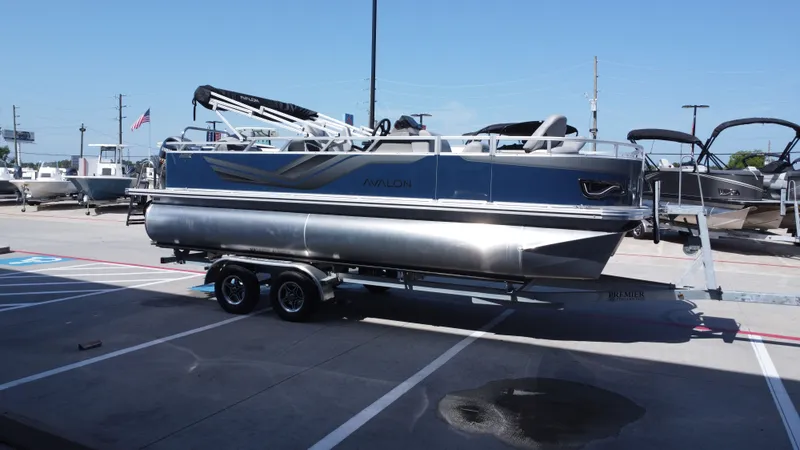 Slide: The Image of Avalon Venture 85 Rear Fish - 21' 2025 - 6