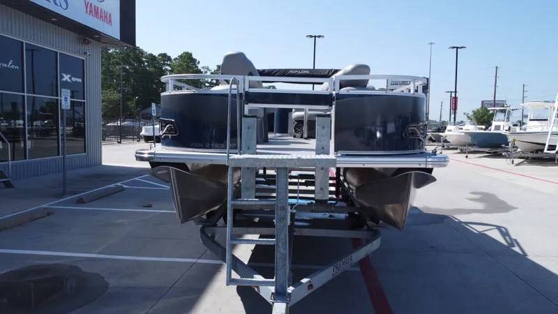 Slide: The Image of Avalon Venture 85 Rear Fish - 21' 2025 - 7