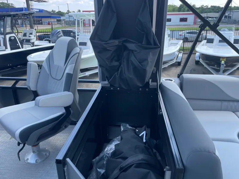 Slide: The Image of Avalon Venture 85 Rear Fish - 23' 2025 - 12