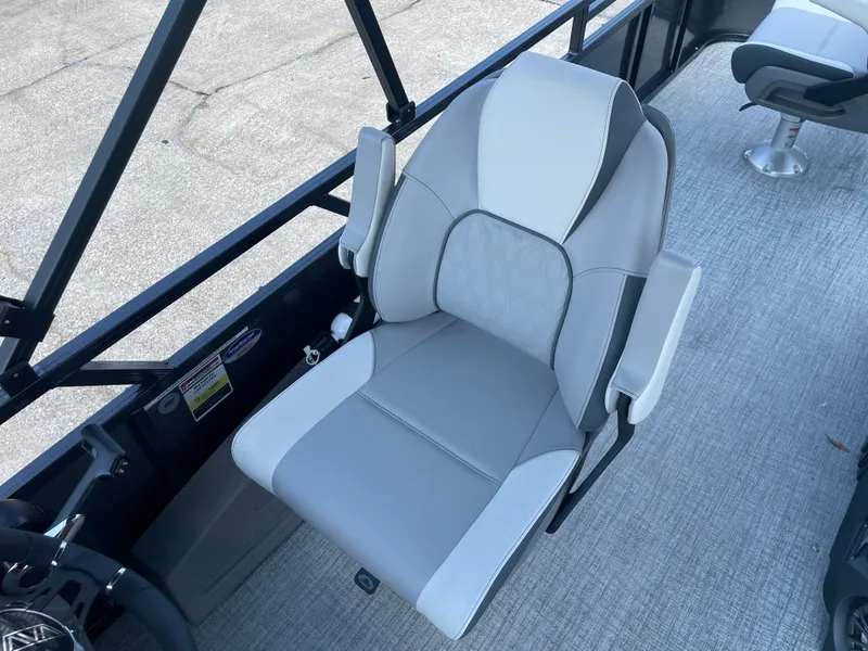 Slide: The Image of Avalon Venture 85 Rear Fish - 23' 2025 - 14