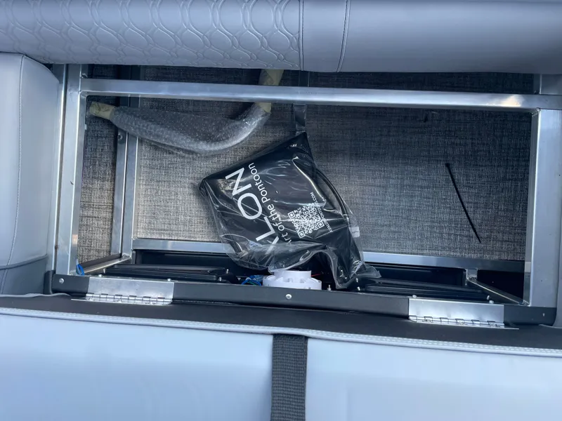 Slide: The Image of Avalon Venture 85 Rear Fish - 23' 2025 - 21