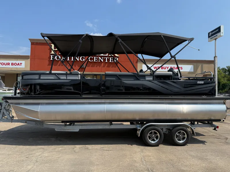 The Image of Avalon Venture 85 Rear Fish - 23' 2025 - 1