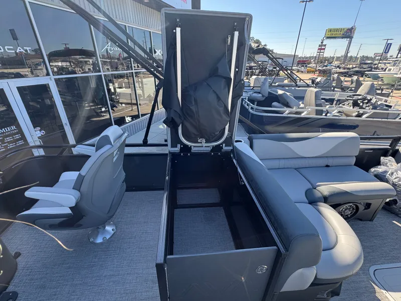 Slide: The Image of Avalon Venture 85 Rear Fish - 23' 2025 - 14