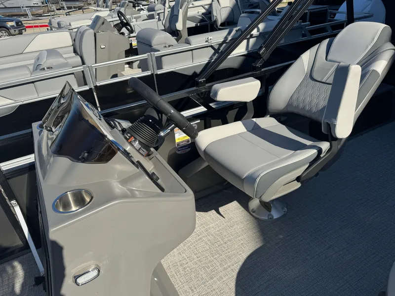 Slide: The Image of Avalon Venture 85 Rear Fish - 23' 2025 - 17