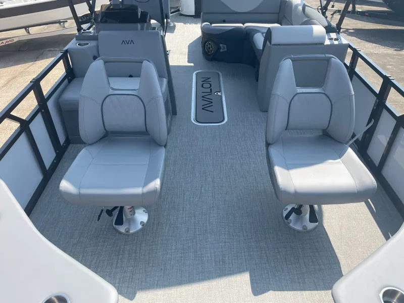 Slide: The Image of Avalon Venture 85 Quad Fish - 23' 2025 - 11