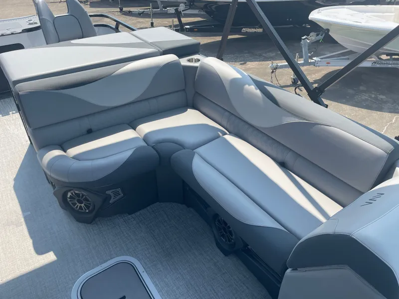 Slide: The Image of Avalon Venture 85 Quad Fish - 23' 2025 - 14