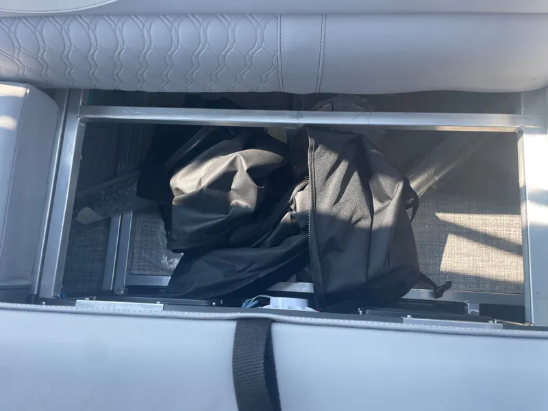 Slide: The Image of Avalon Venture 85 Quad Fish - 23' 2025 - 16