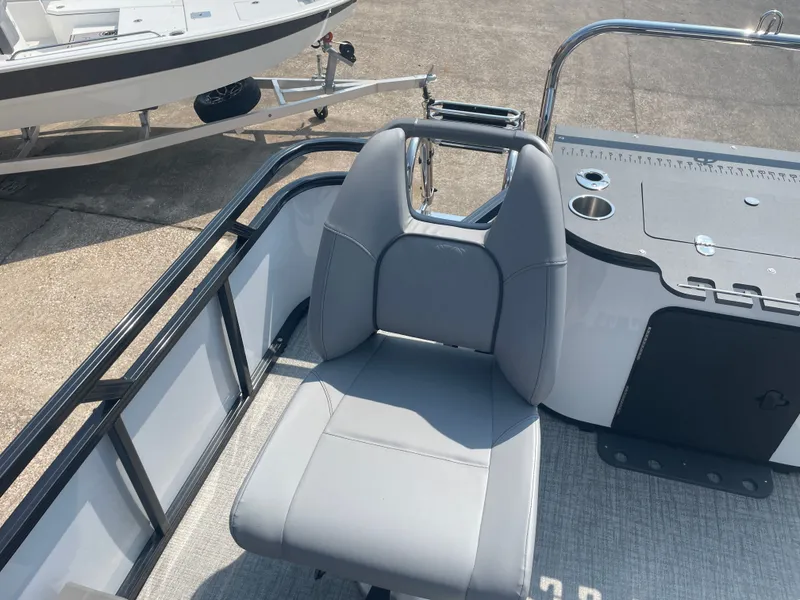 Slide: The Image of Avalon Venture 85 Quad Fish - 23' 2025 - 28