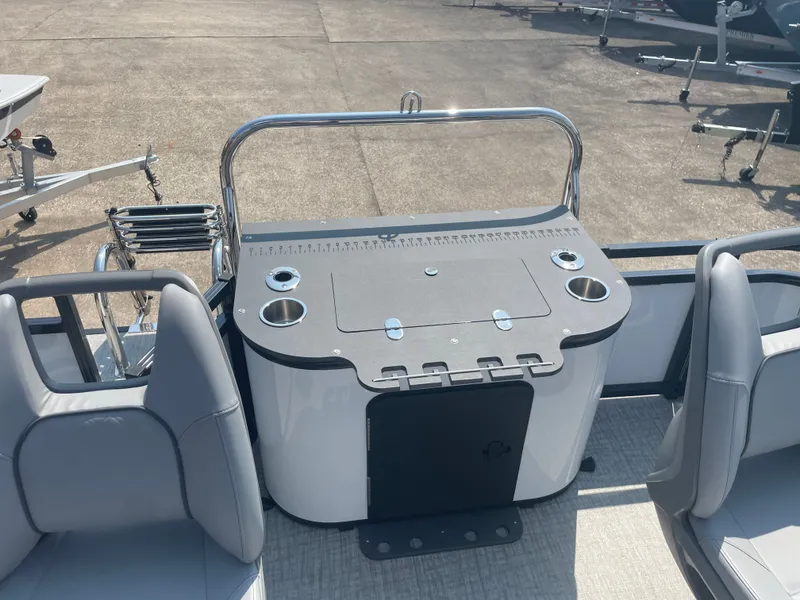 Slide: The Image of Avalon Venture 85 Quad Fish - 23' 2025 - 29