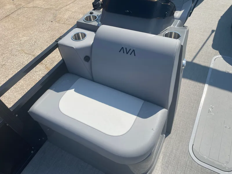 Slide: The Image of Avalon Venture 85 Quad Fish - 23' 2025 - 11