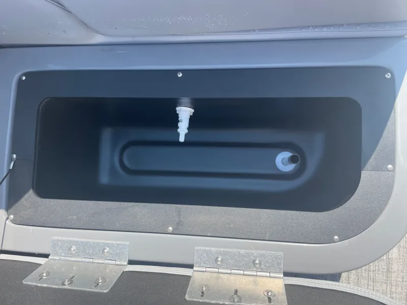 Slide: The Image of Avalon Venture 85 Quad Fish - 23' 2025 - 12