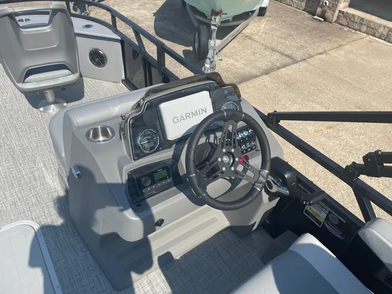 Slide: The Image of Avalon Venture 85 Quad Fish - 23' 2025 - 18